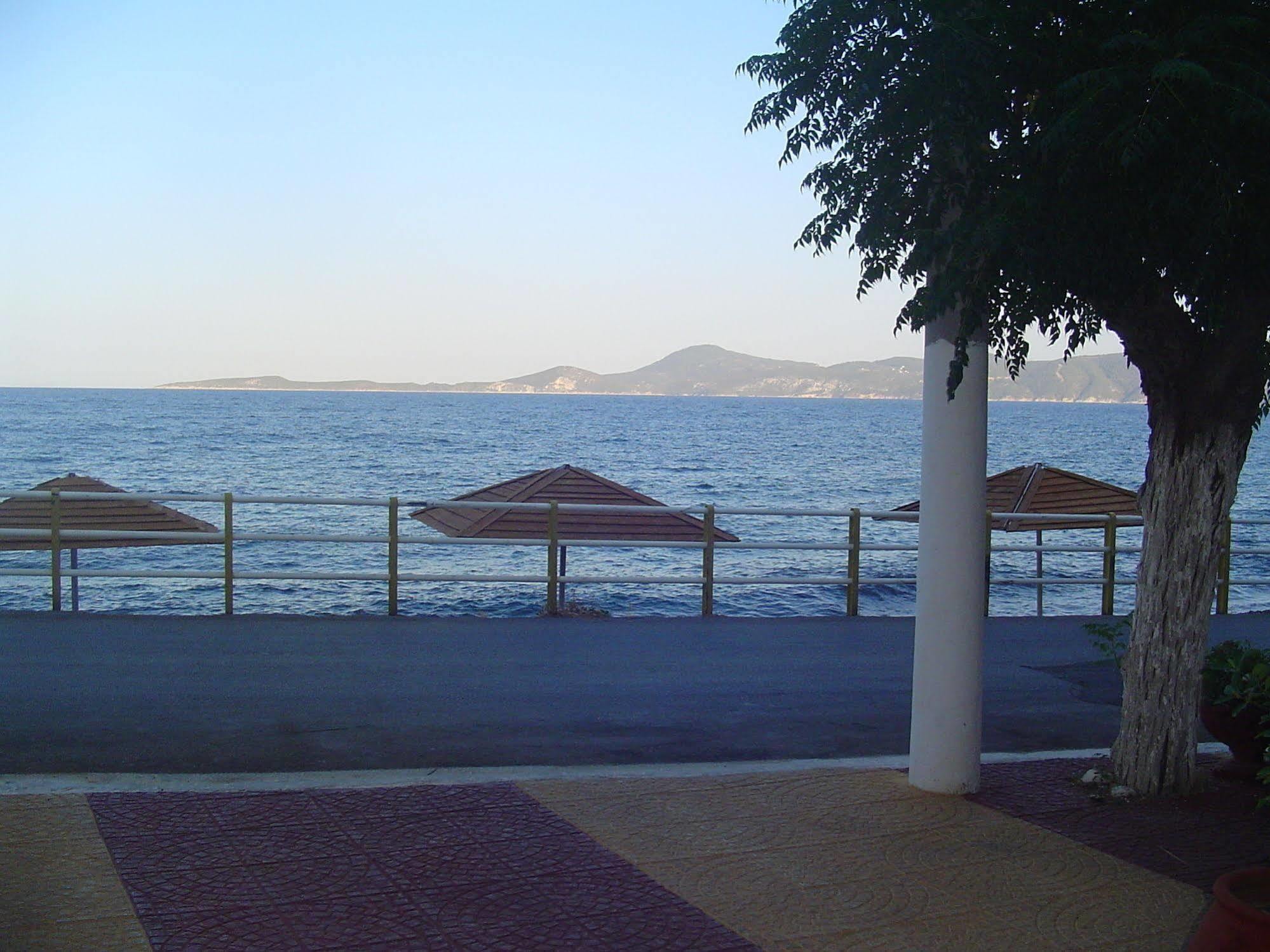 Apollon Hotel Méthana Buitenkant foto